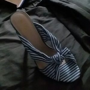 *Brand new*NEVER WORN blue/white stripe high heel